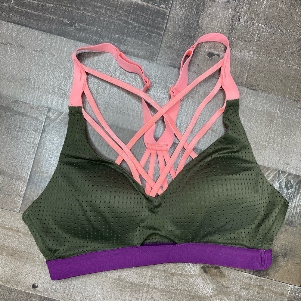 Victoria Sport Strappy Sports Bra size 32B